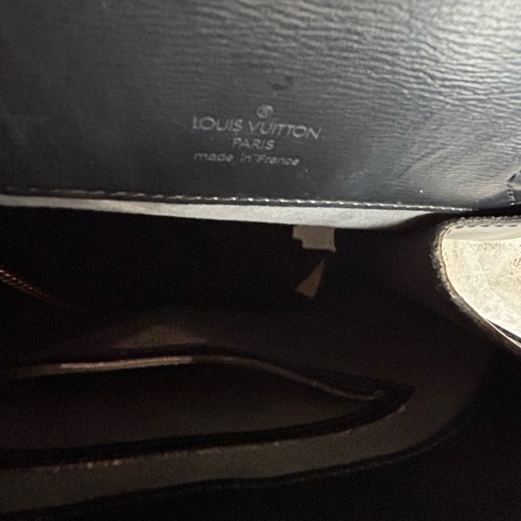 💎 Louis Vuitton Black Epi Cluny Shoulder Bag 💎 - Picture 10 of 12
